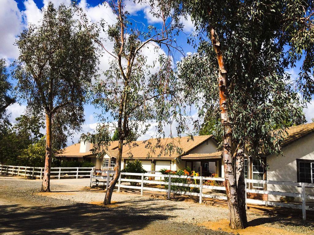 Pet Friendly VRBO Perris