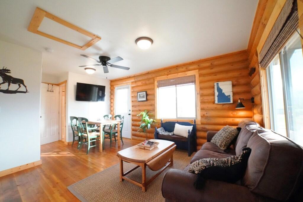 Pet Friendly Perfect Family Cabin Between Victor & Driggs