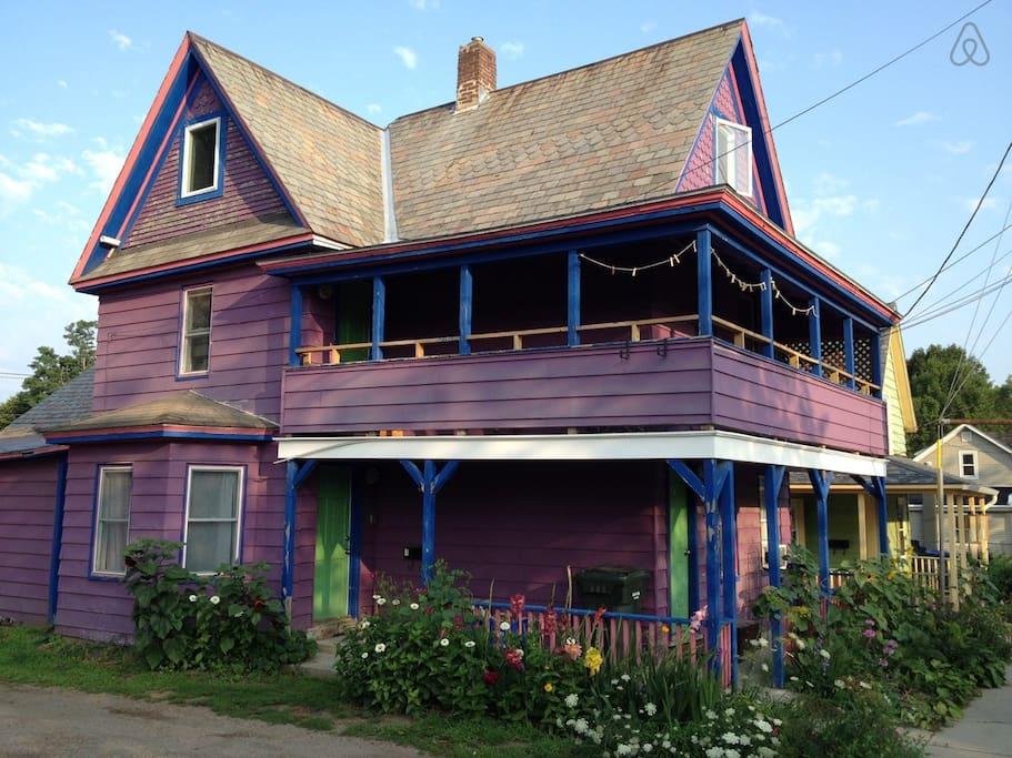 Burlington Airbnb Rentals Pet Policy