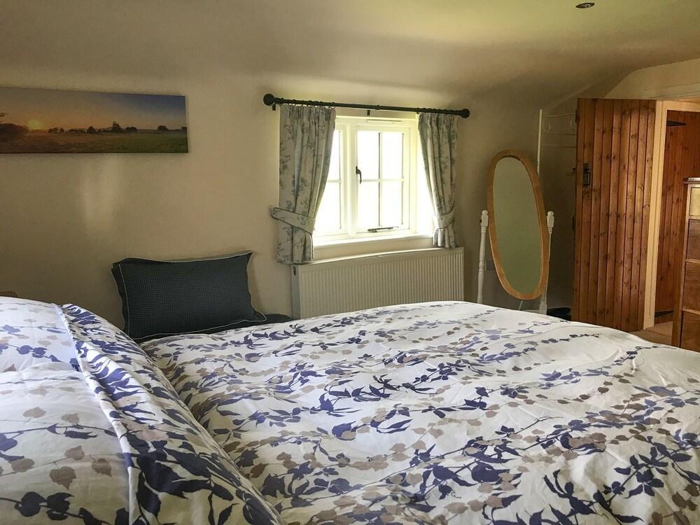 Pet Friendly 2BR Cottage Accommodation in Tetford