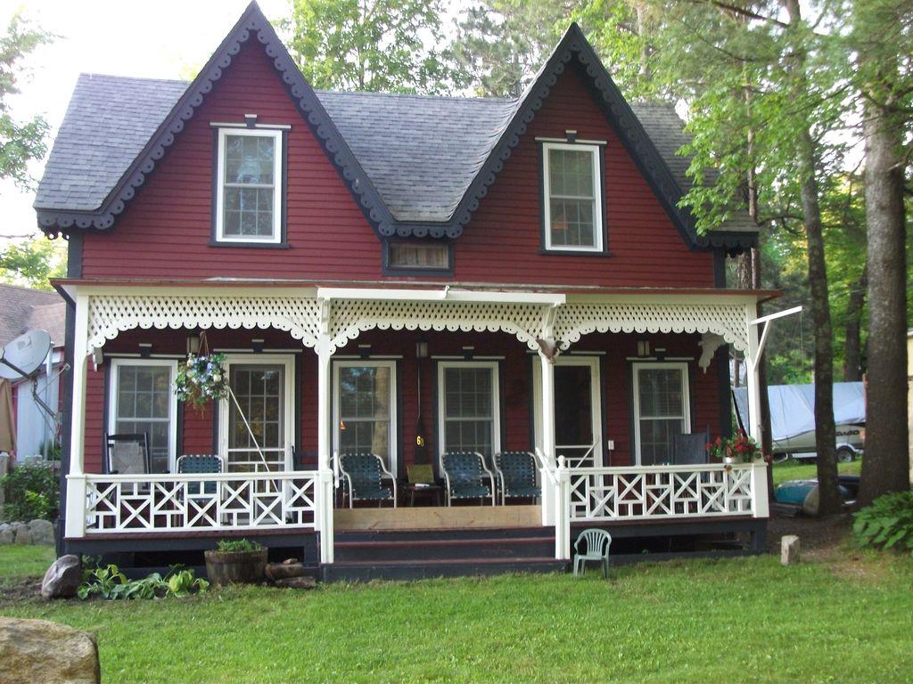 Pet Friendly 4/2 Cottage with Outdoor Space