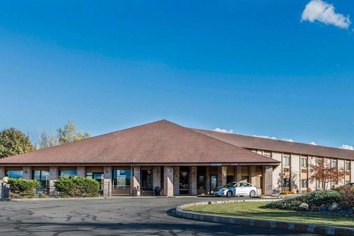 Pet Friendly Quality Inn Central Wisconsin Airport