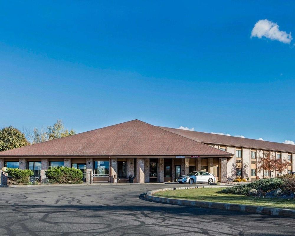 Pet Friendly Quality Inn Central Wisconsin Airport
