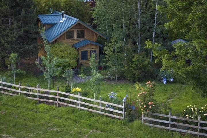 Pet Friendly Cottage Grove Airbnb Rentals