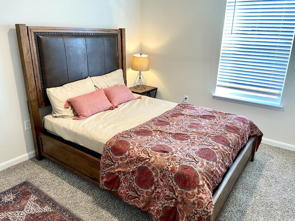 Cozy Luray Townhome Getaway Pet Policy