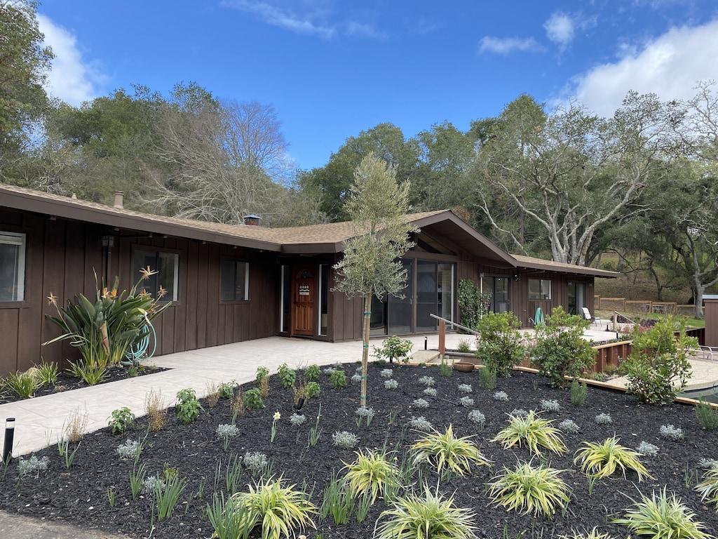 3/2 Gated Portola Valley Estate Pet Policy