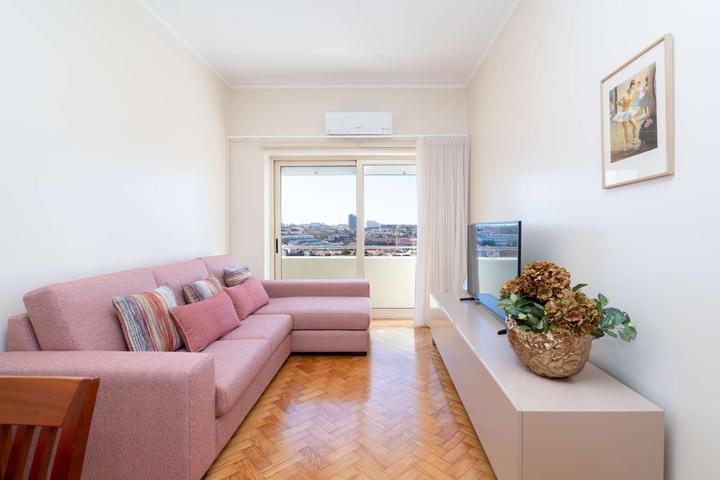 Pet Friendly Lovely Bright Flat with Instaworthy City View