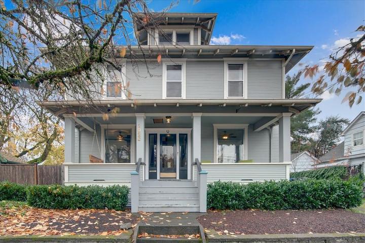 Pet Friendly Downtown McMinnville House with Fire Pit