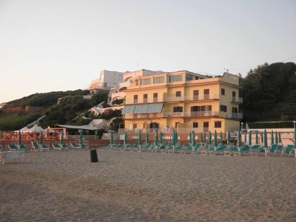 Pet Friendly On the Beach 40 Minutes from Rome