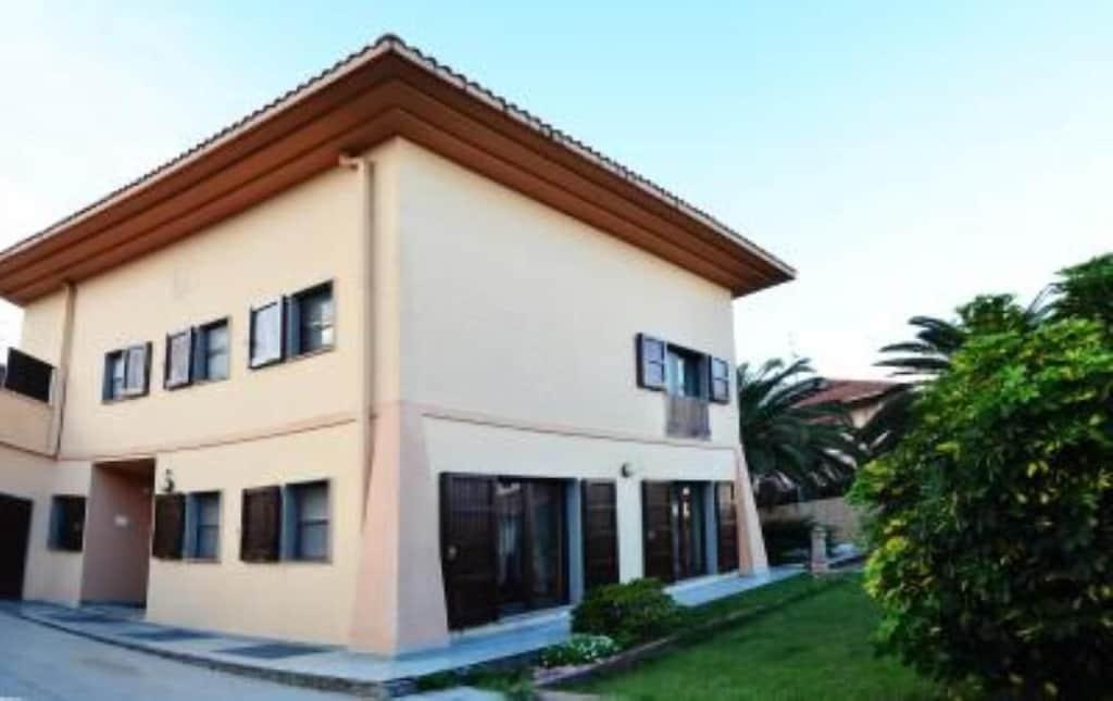 Pet Friendly Villa with Garden in Residential Area for Rent