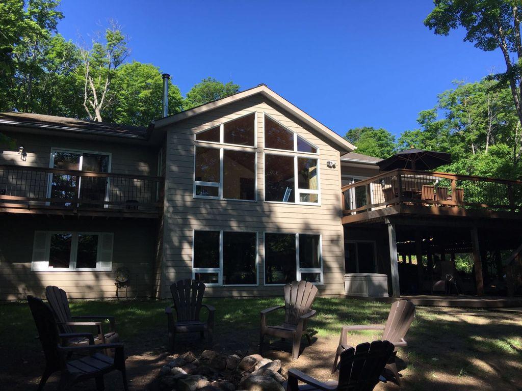 Luxury Haliburton Lakefront Cottage with Hot Tub Pet Policy