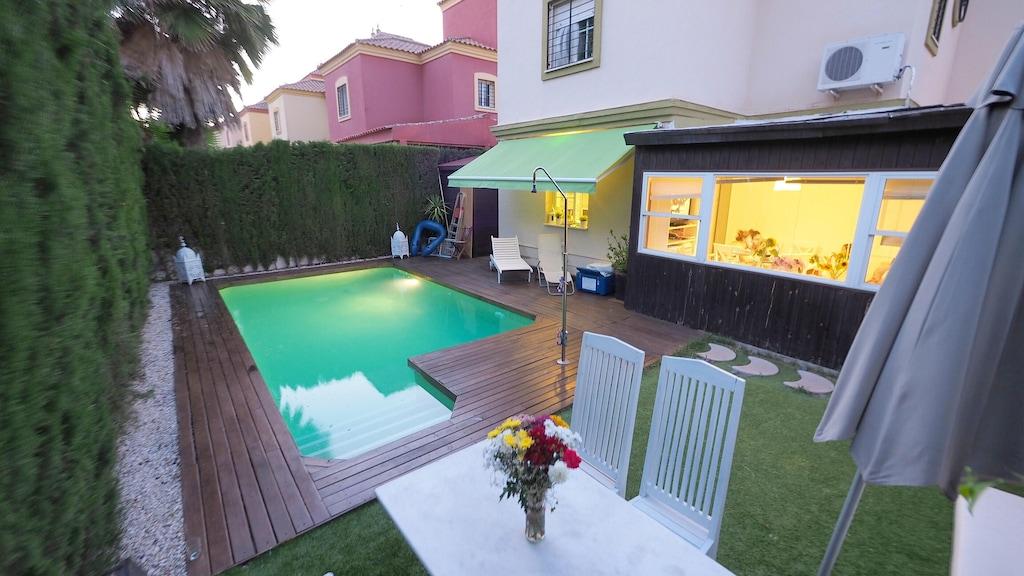 Pet Friendly Amazing Villa with Swimming Pool & Garden