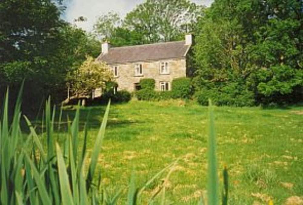 Pet Friendly Direen Cottage