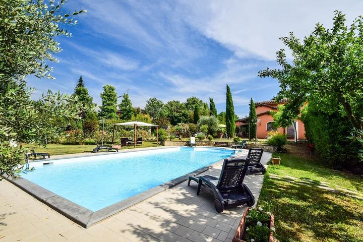 Pet Friendly Villa with Private Pool & Fenced Garden