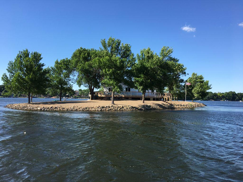 Pet Friendly Lone Tree Island on Prior Lake