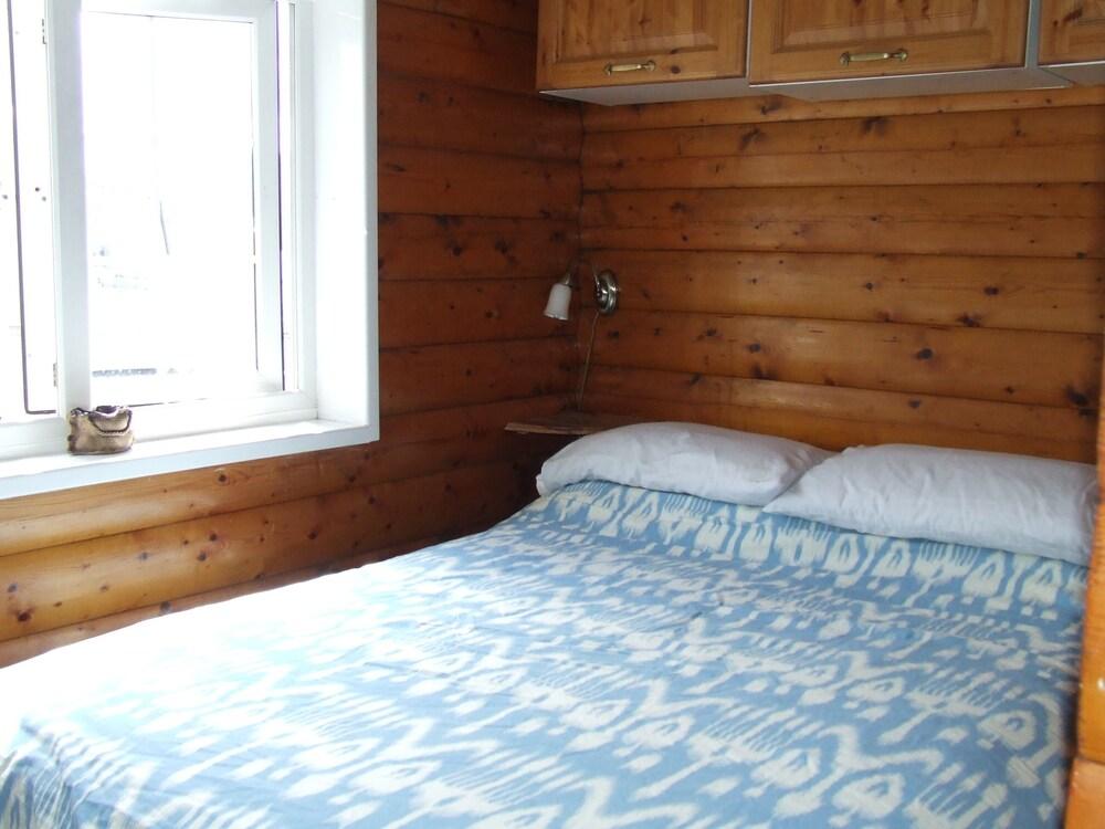 Pet Friendly Norwegian Style Log Cabin
