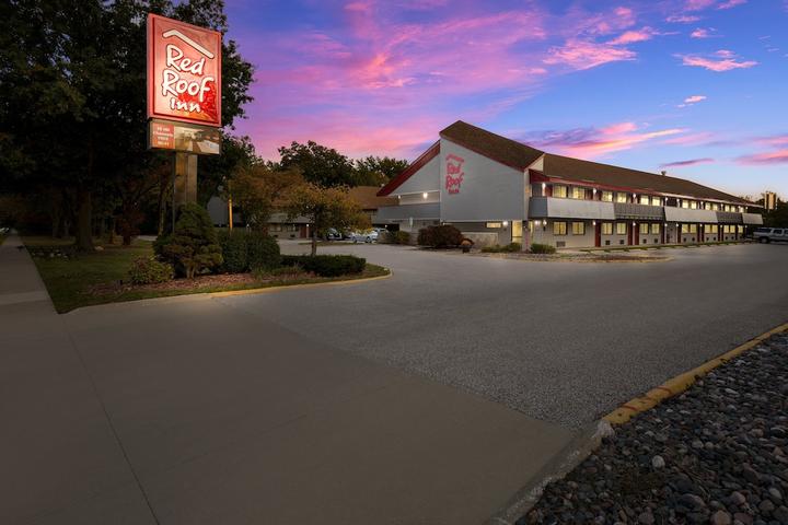 Pet Friendly Red Roof Inn Cleveland Westlake