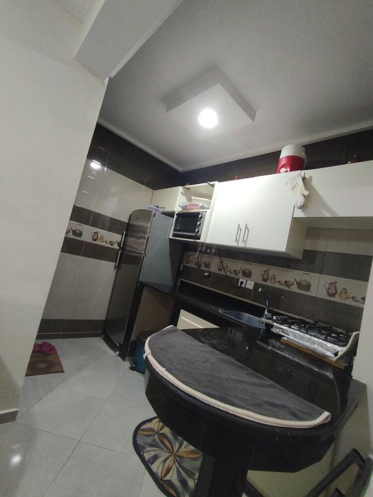 Pet Friendly Cat-Friendly Apartment Overlooking Pool