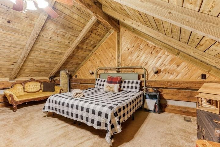 Pet Friendly 1800’s Cabin with Hot Tub