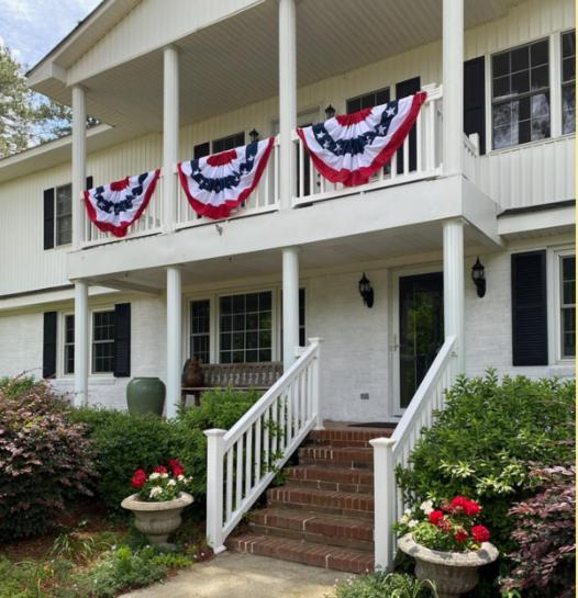 Pet Friendly The Birdnest Inn