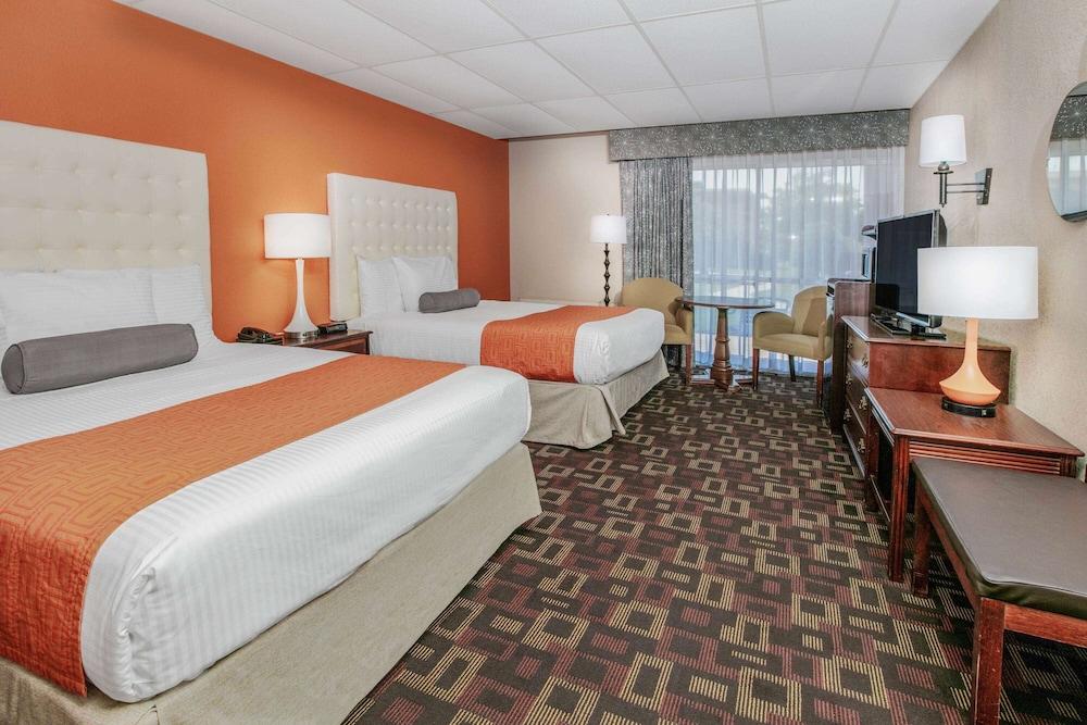 Pet Friendly Howard Johnson by Wyndham Oklahoma City Airport/ Fairgrounds