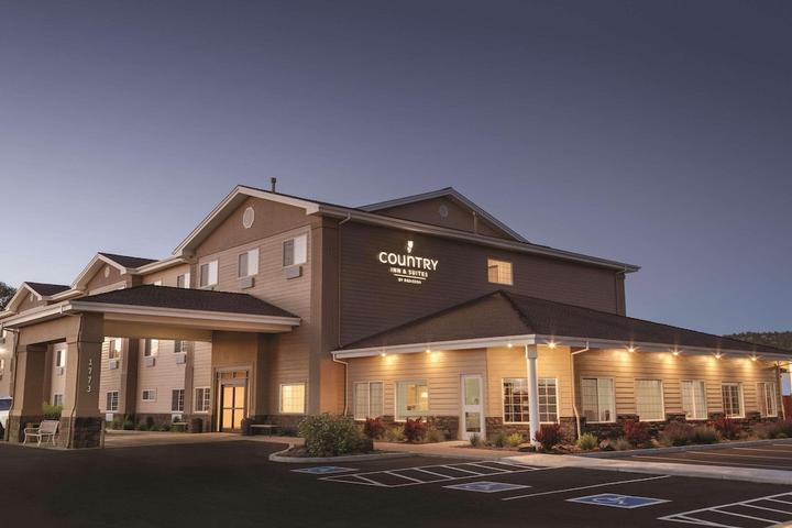 Pet Friendly Country Inn & Suites by Radisson Prineville Or