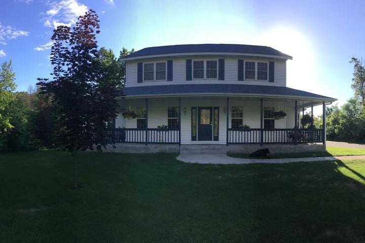 Pet Friendly Secluded Getaway in the Heart of Chippewa Valley