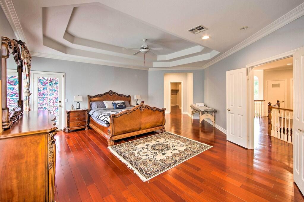 Upscale Home with Private Backyard Pet Policy