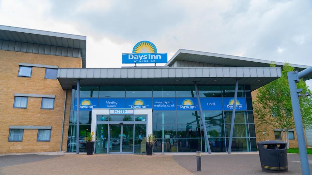 Doggy days deals inn