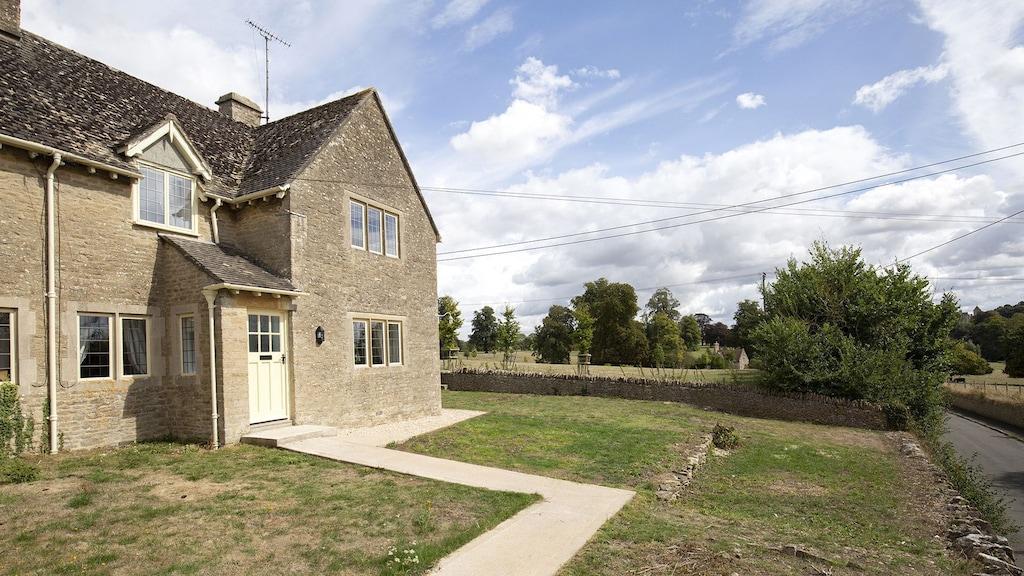 Pet Friendly Meadow View 2 in South Cerney