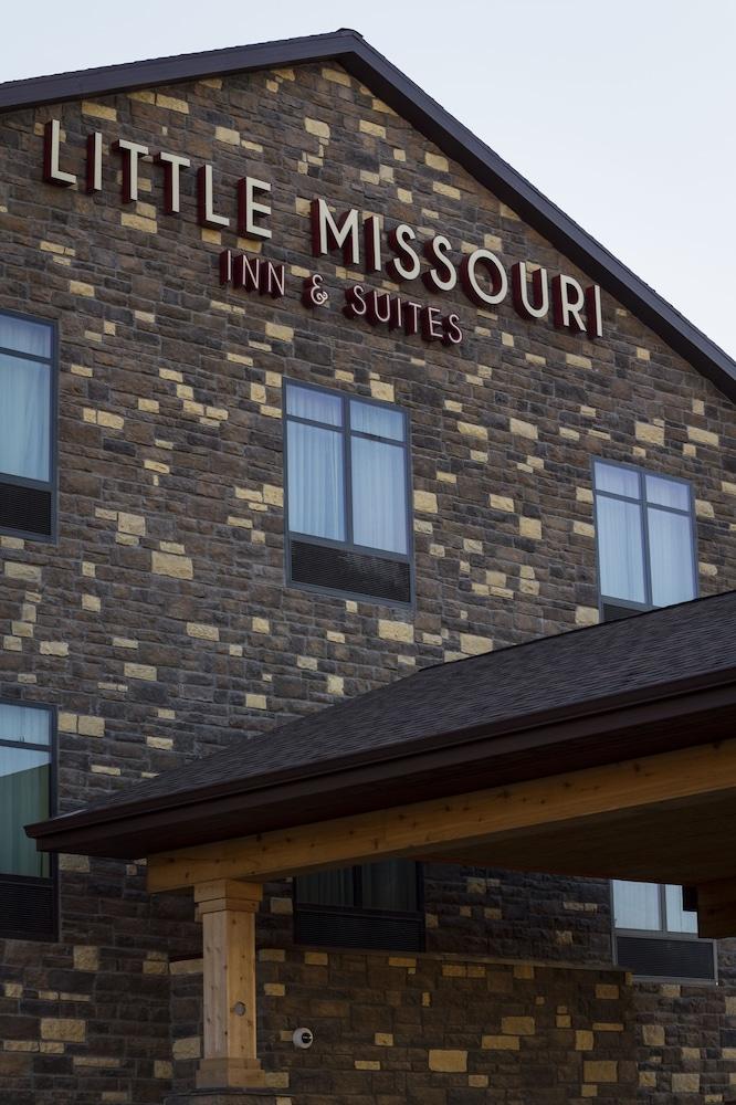 Pet Friendly Little Missouri Inn & Suites New Town