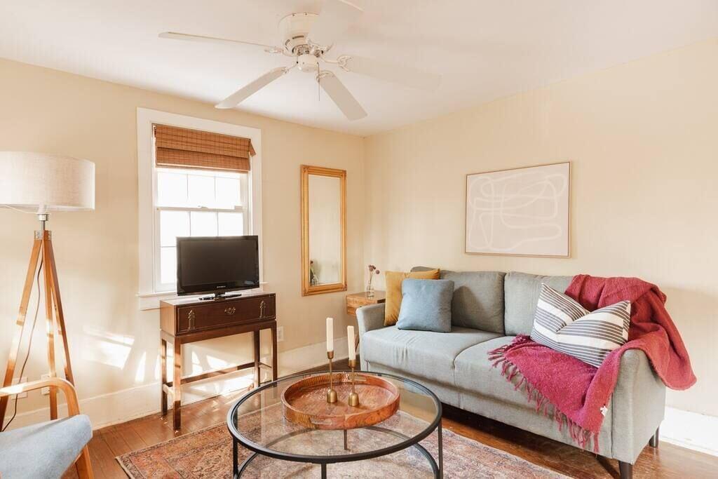 Historic Downtown Cottage Pet Policy