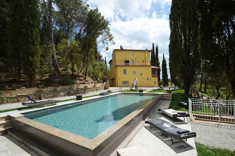 Pet Friendly Private Tuscan Villa with Heated Pool