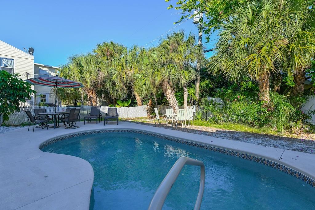 Holmes Sweet Home Pet Policy