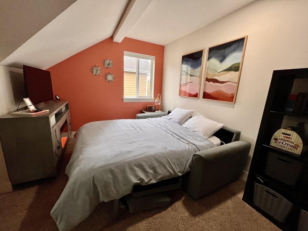 Spacious Eugene House with Hot Tub Pet Policy