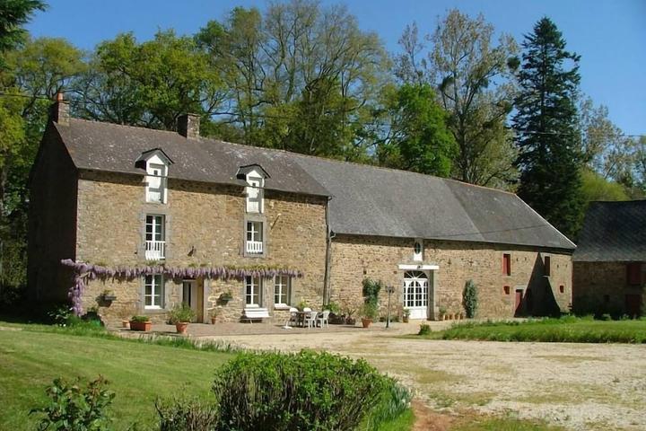 Pet Friendly Country Cottage in Miniac Morvan