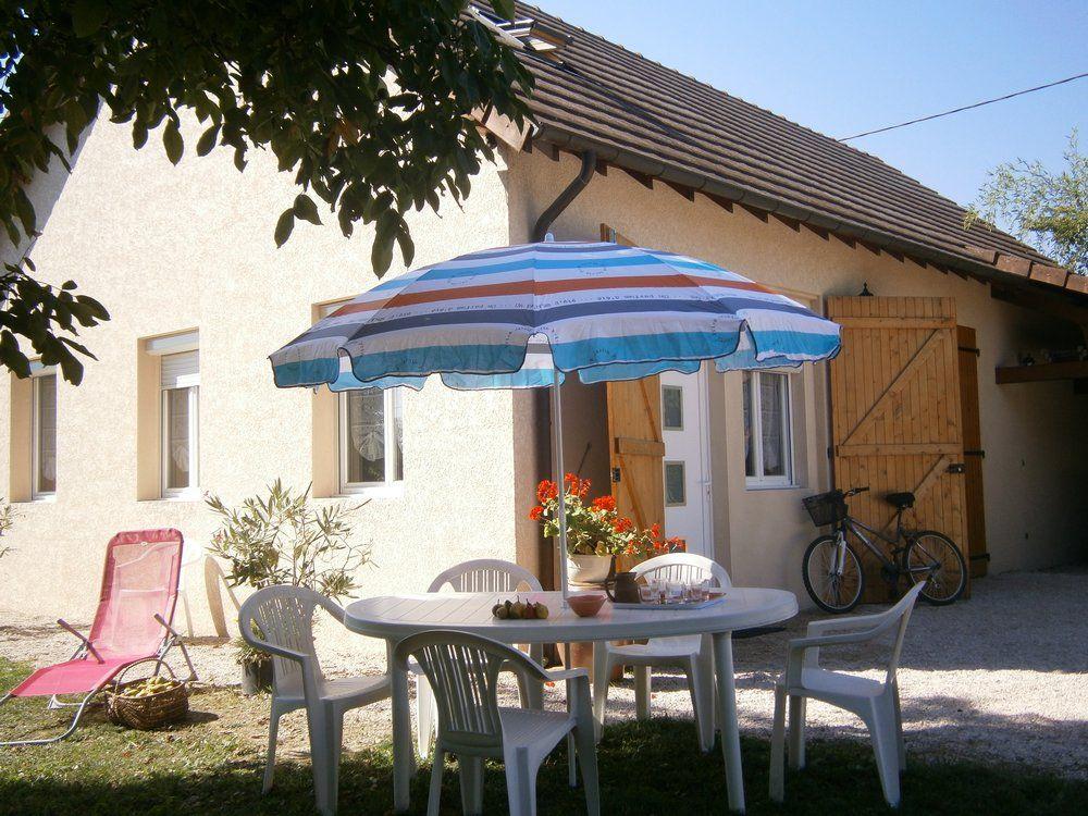 Pet Friendly VRBO Tournus