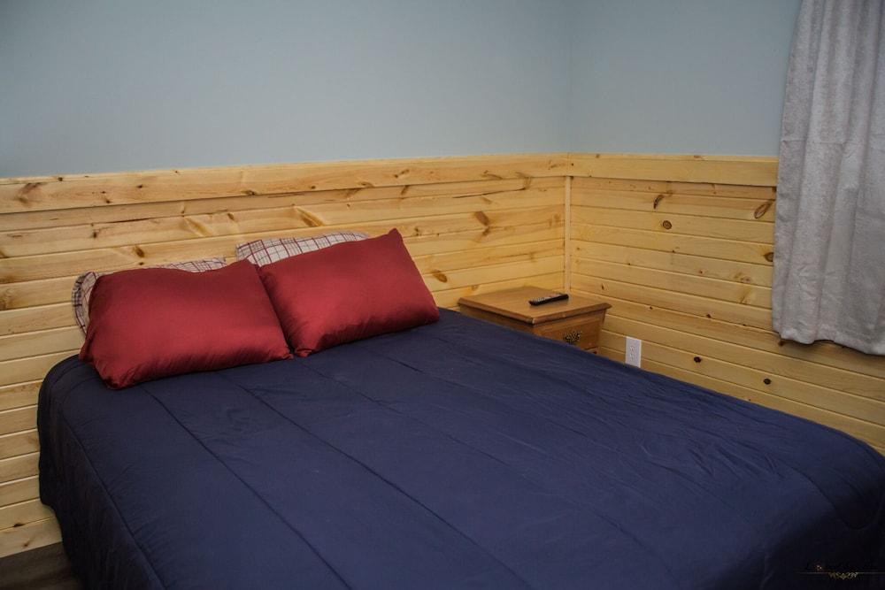 Whips Cottages at Geneva on the Lake Pet Policy