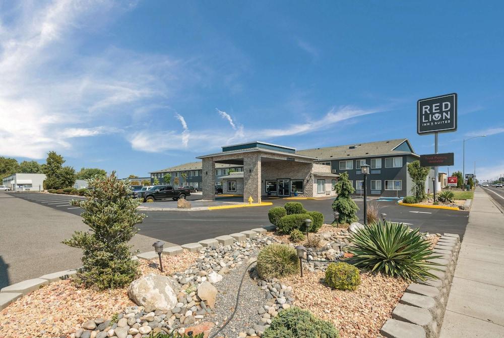 Pet Friendly Red Lion Inn & Suites Kennewick Tri-Cities