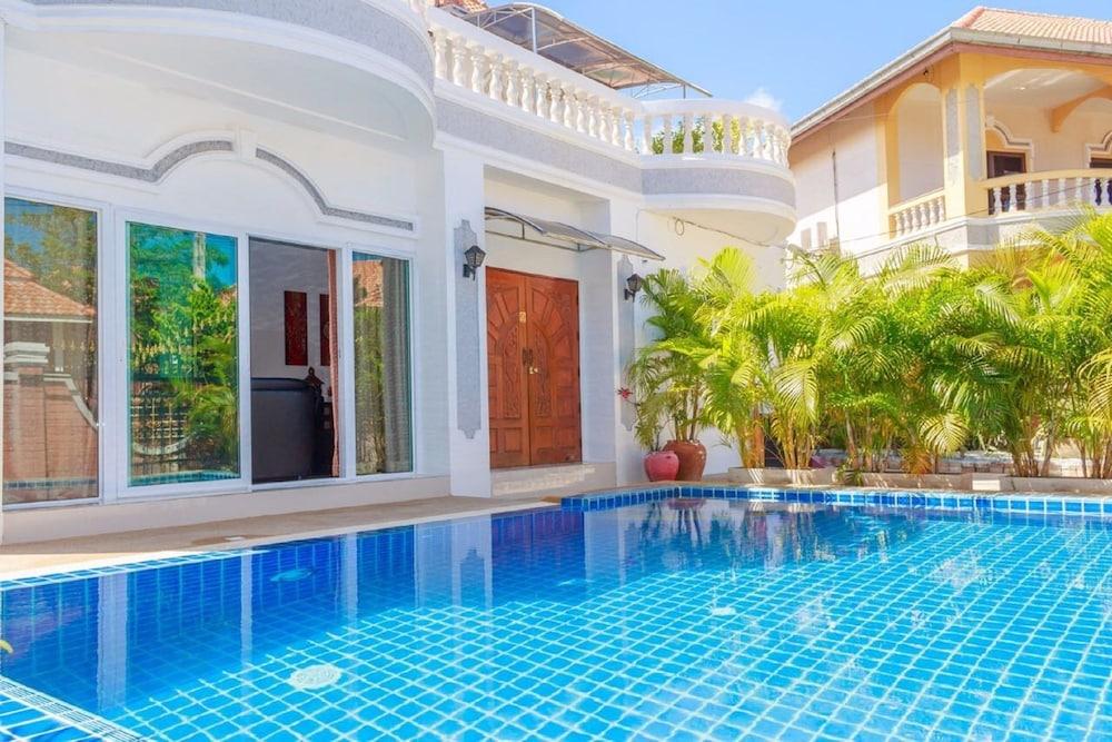Pet Friendly Baan Kanittha - 6 Bedrooms Private Pool Villa