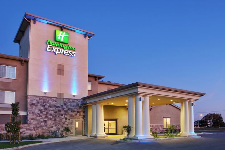 Pet Friendly Holiday Inn Express Hotel & Suites Lodi an IHG Hotel