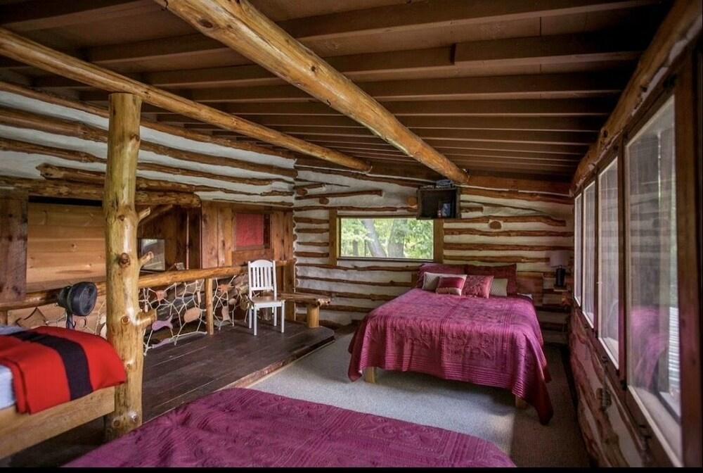 FLX Glamping Cabin 10 Min from Watkins Glen Pet Policy