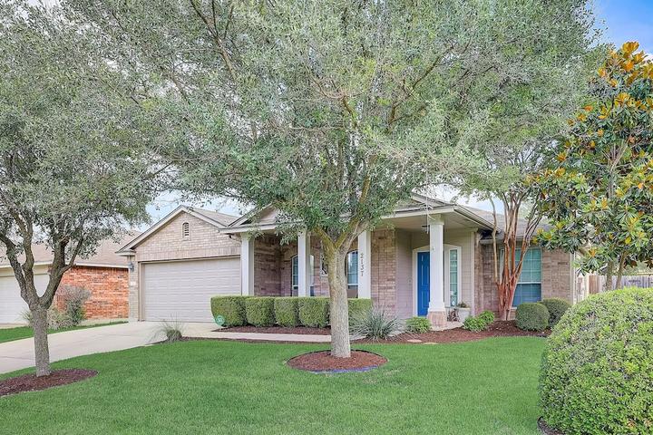 Pet Friendly Comfortable Ranch-Style Home with Fenced Yard