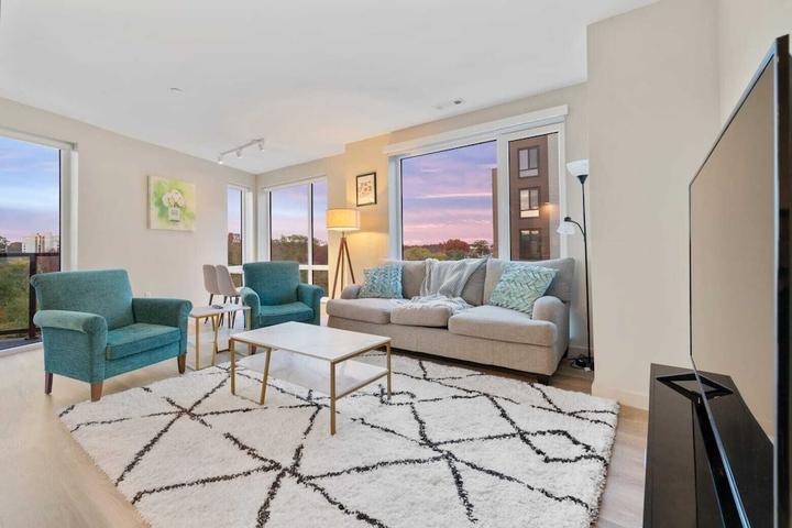 Pet Friendly Luxurious Unit Fantastic Location by Charles River