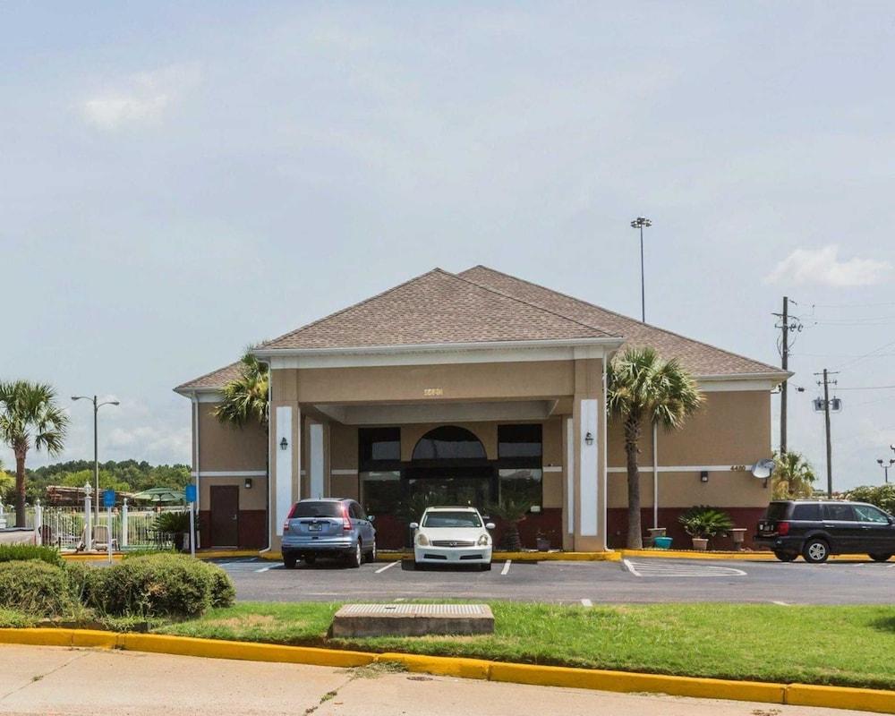 Pet Friendly Quality Inn & Suites Near Coliseum and Hwy 231 North