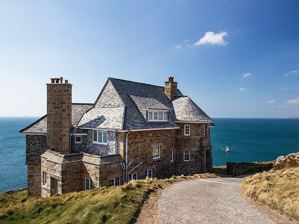 Pet Friendly Iconic House on Own Headland
