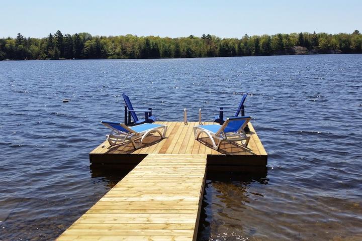 Pet Friendly Relax on the Dock with a Glass of Wine