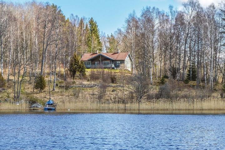 Pet Friendly Beautiful Home in Rö with 4 Bedrooms