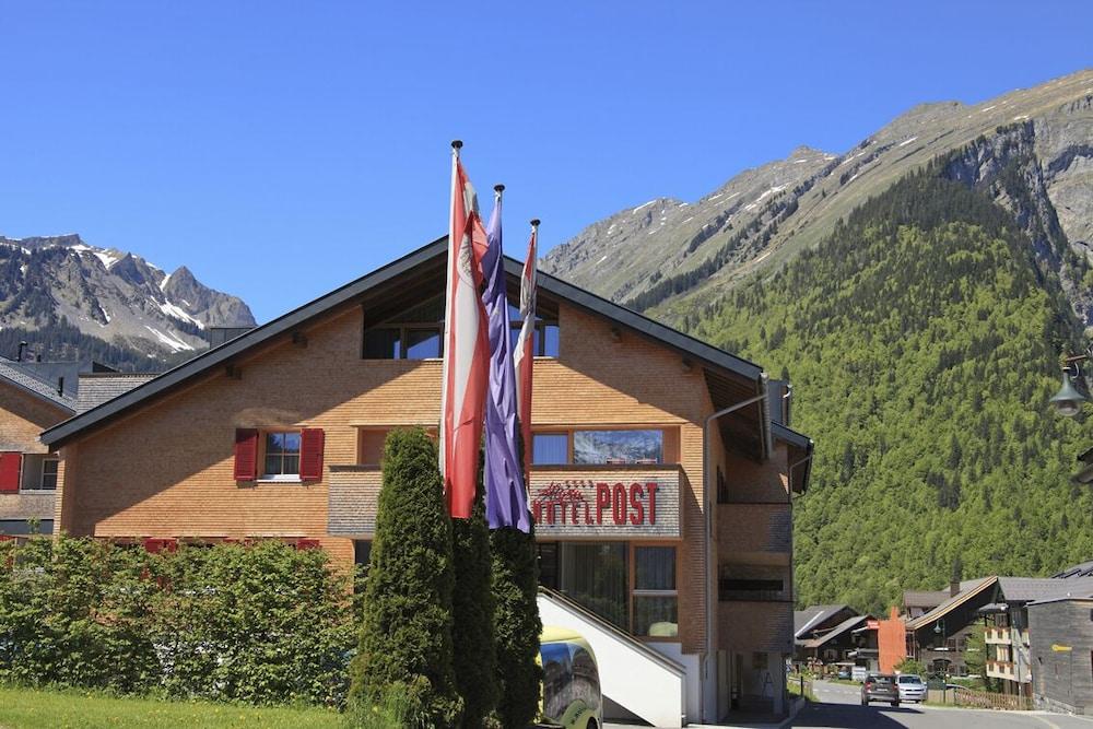 Pet Friendly Alpen Hotel Post