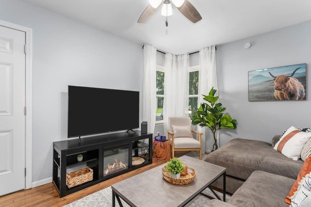 Cute 1BR Home in the Heart of Independence Pet Policy